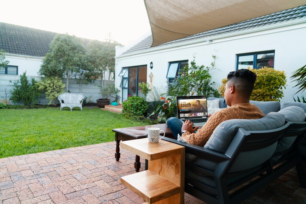 Maximizing Your Outdoor Living Space with a Lanai Enclosure
